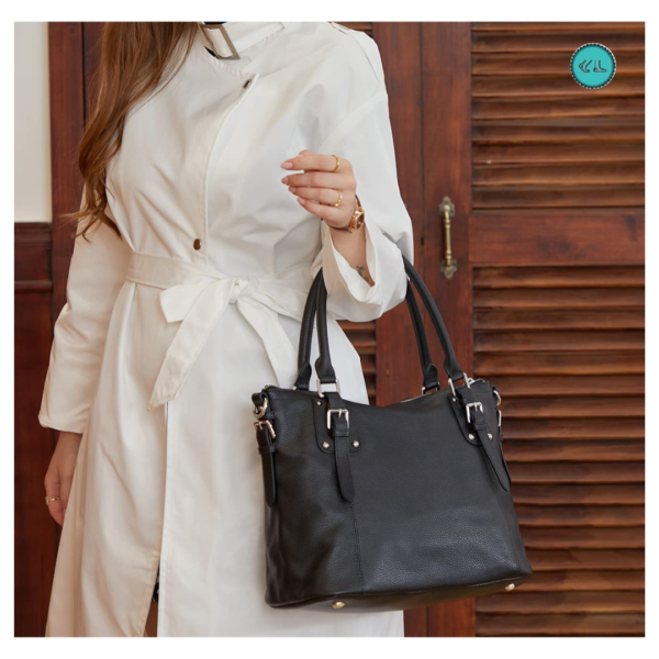 Minimalist Black Leather Tote Bag for Professionals - Image 2